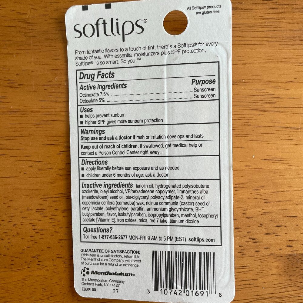 Softlips Rose Tint tinted lip conditioner with sunscreen - Picture 3 of 3